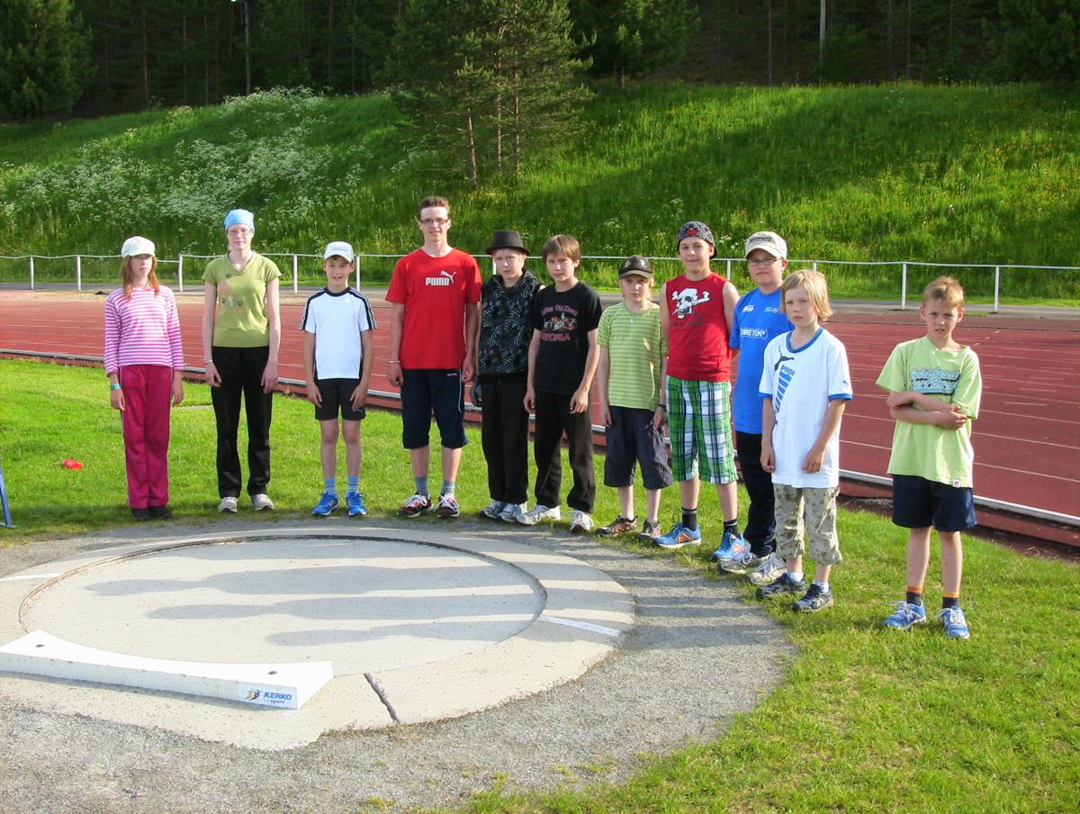 Viikkokilpailuissa kuulantyöntäjät